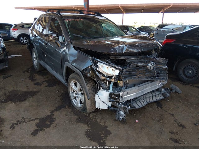 Salvage Toyota RAV4 Image