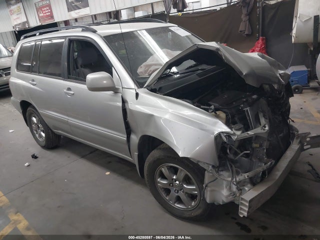 Salvage Toyota Highlander Image