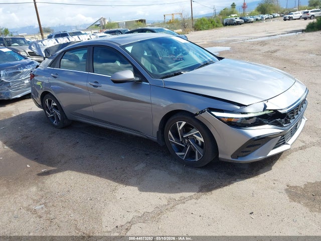 Salvage Hyundai ELANTRA Image