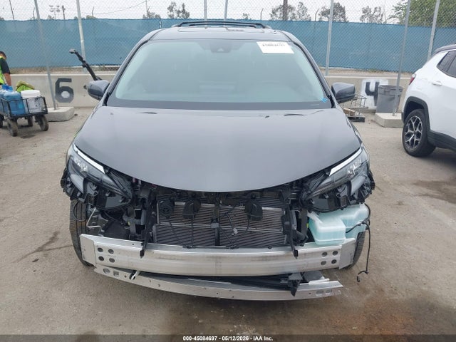 Toyota Sienna Le