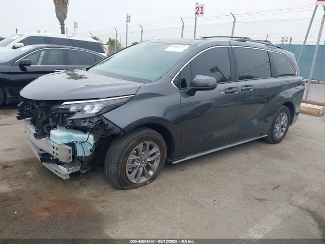 Toyota Sienna Le