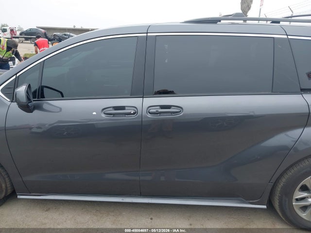 Toyota Sienna Le