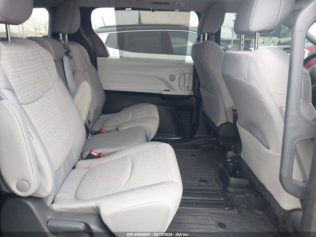 Toyota Sienna Le