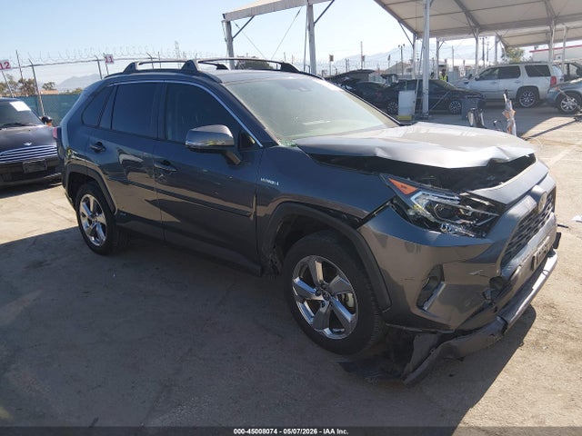 Salvage Toyota RAV4 Image