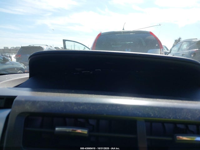 Toyota Prius v Two