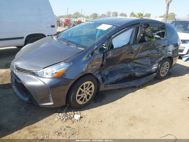 Toyota Prius v Two