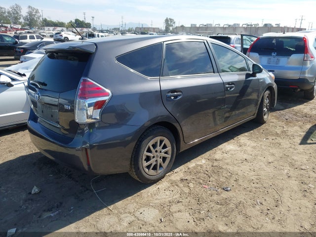 Toyota Prius v Two