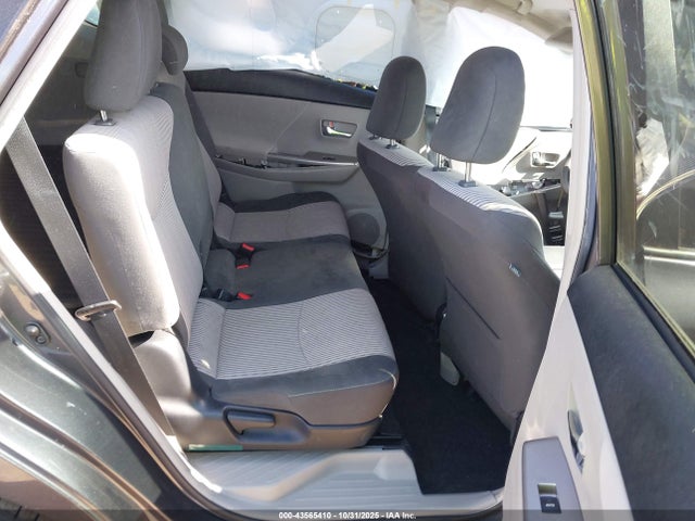 Toyota Prius v Two