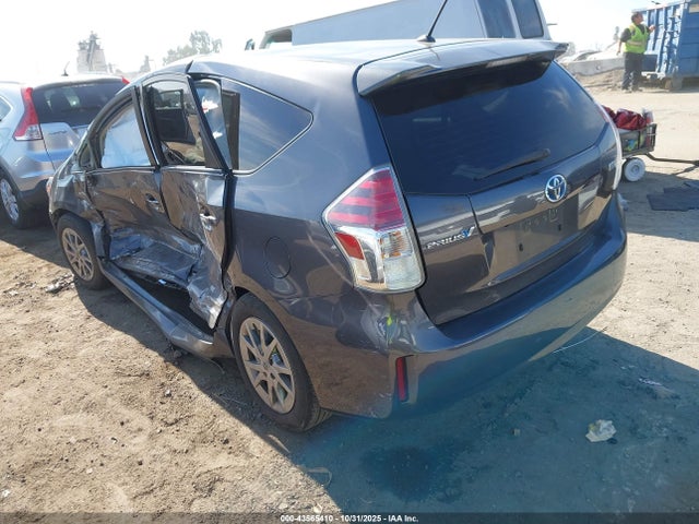 Toyota Prius v Two