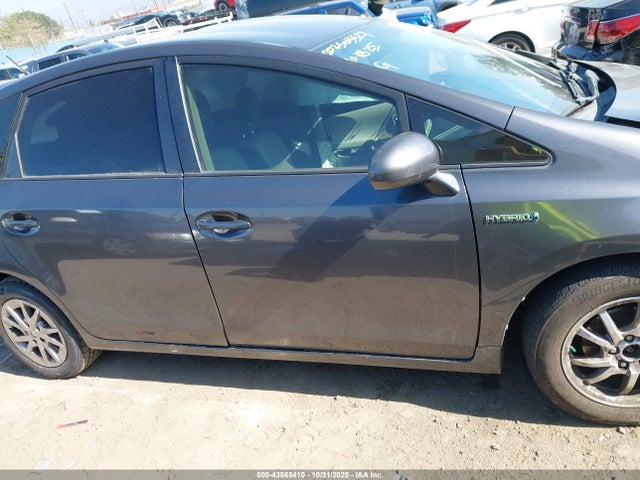 Toyota Prius v Two