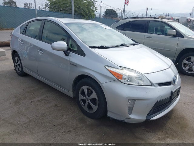 Salvage Toyota Prius Image