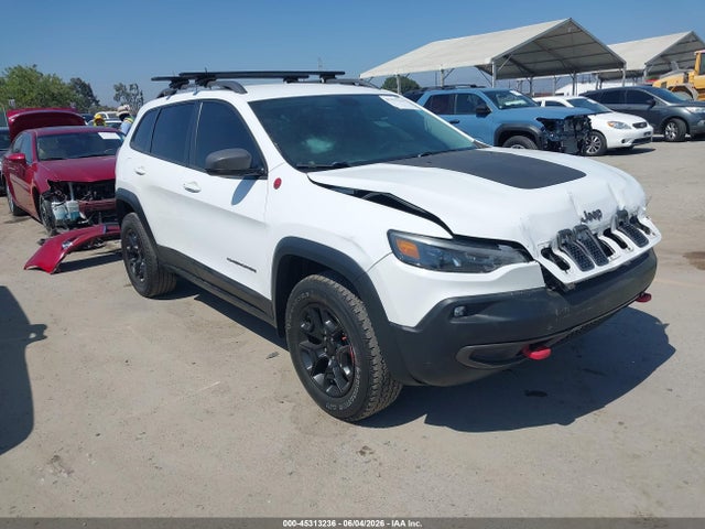 Salvage Jeep Cherokee Image