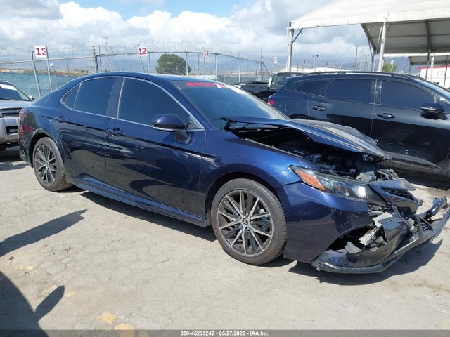 Salvage Toyota Camry Image