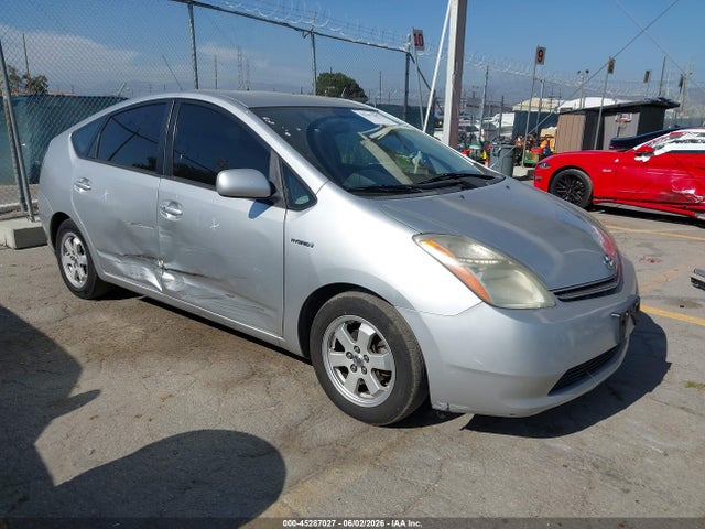 Salvage Toyota Prius Image