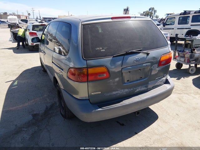 Toyota Sienna Ce
