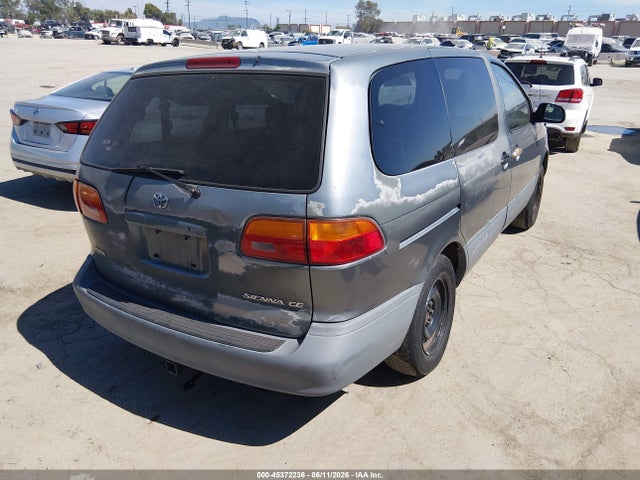 Toyota Sienna Ce