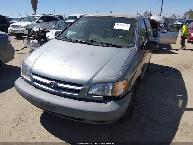 Toyota Sienna Ce