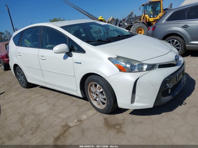 Salvage Toyota Prius v Image