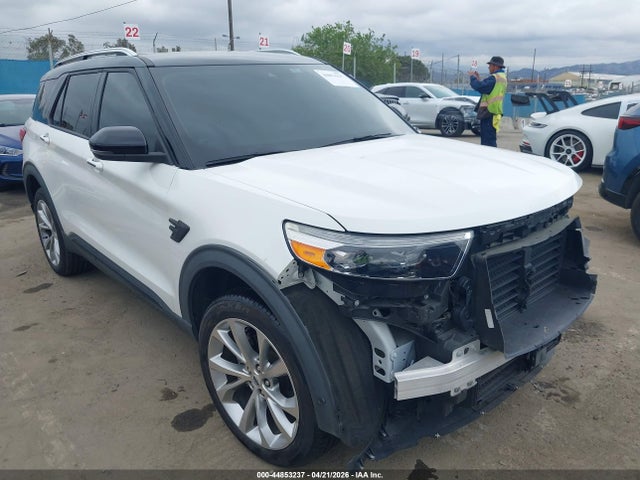 Salvage Ford Explorer Image