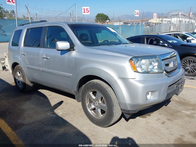Salvage Honda Pilot Image