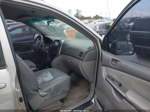 Toyota Sienna Ce