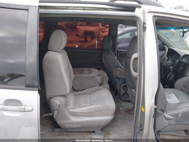 Toyota Sienna Ce