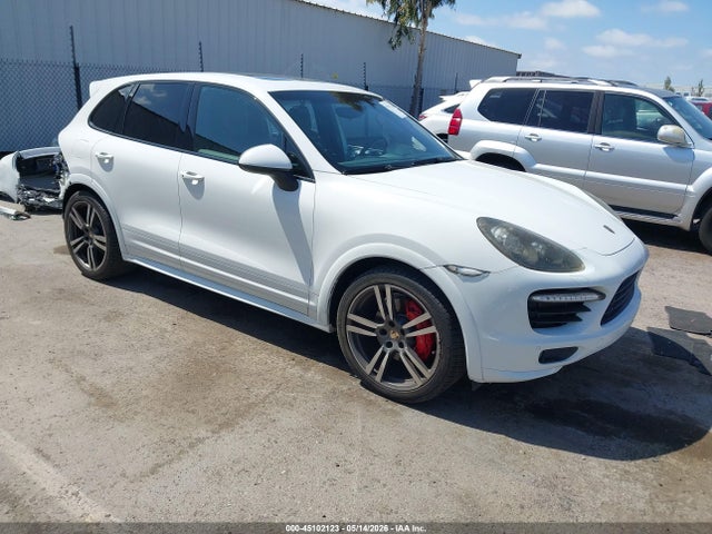 Salvage Porsche Cayenne Image