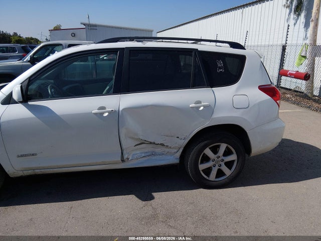 Toyota RAV4 Limited V6
