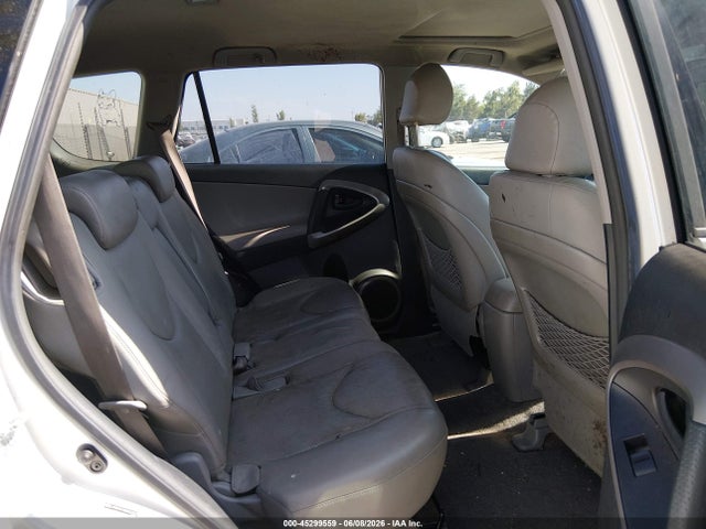 Toyota RAV4 Limited V6