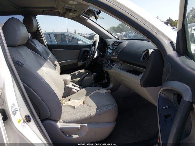 Toyota RAV4 Limited V6
