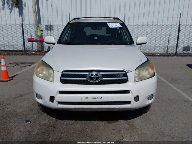 Toyota RAV4 Limited V6