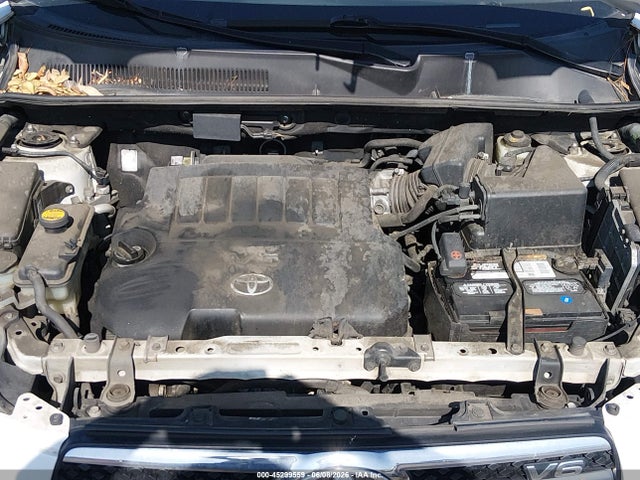 Toyota RAV4 Limited V6