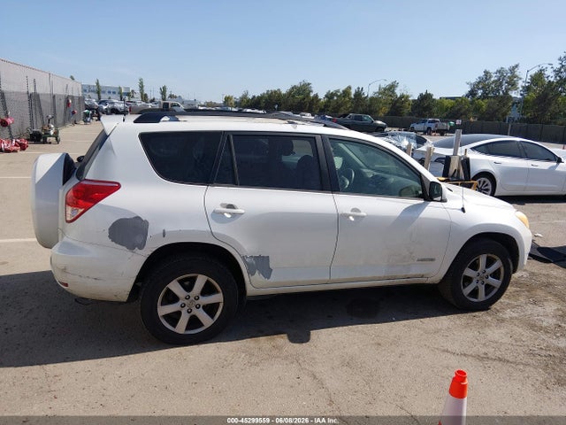 Toyota RAV4 Limited V6