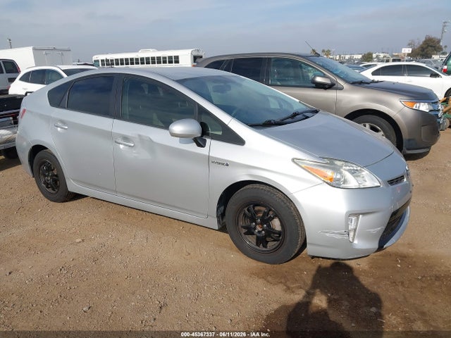 Salvage Toyota Prius Image