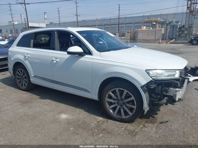 Salvage Audi Q7 Image