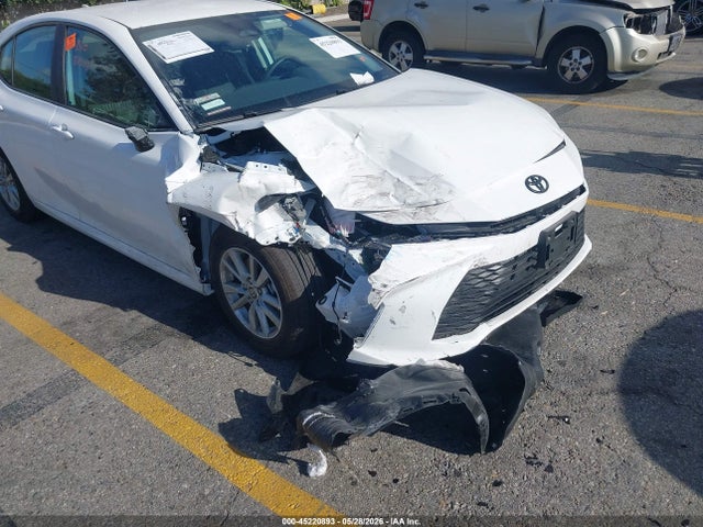 Toyota Camry Le