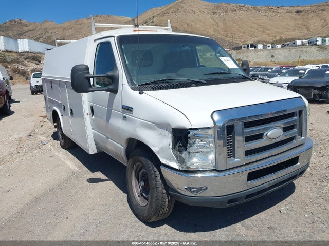 Salvage Ford E-350 Image