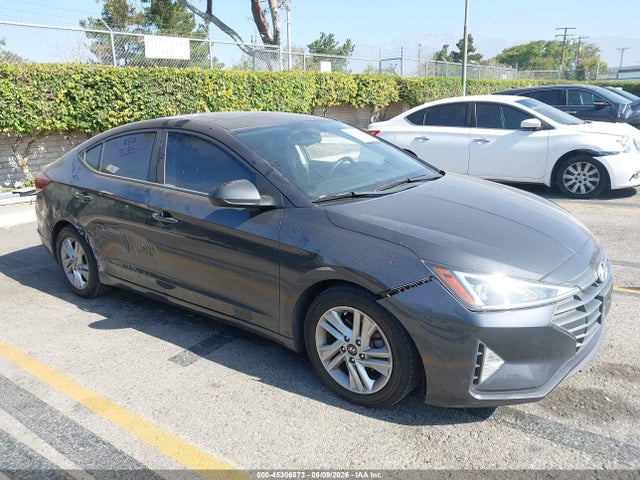 Salvage Hyundai ELANTRA Image