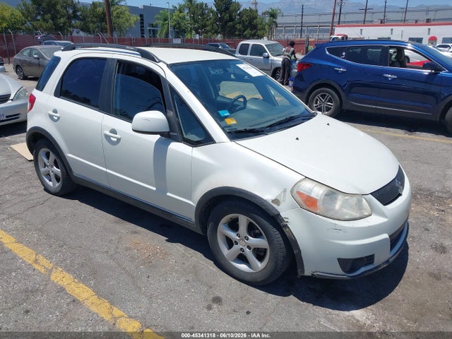 Salvage Suzuki SX4 Image