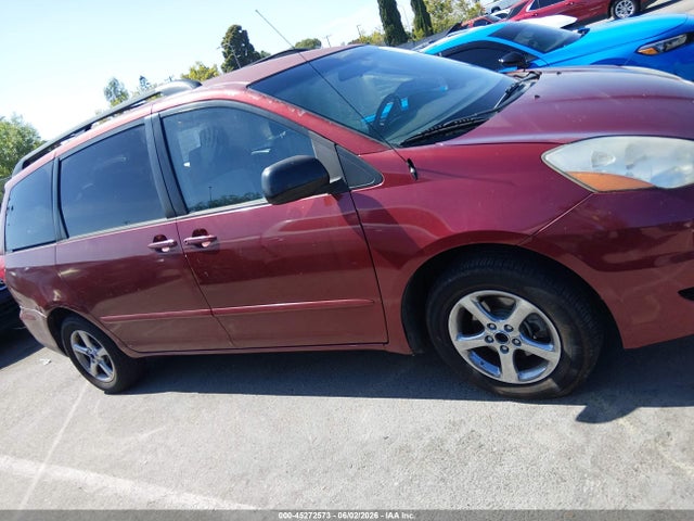 Toyota Sienna Le