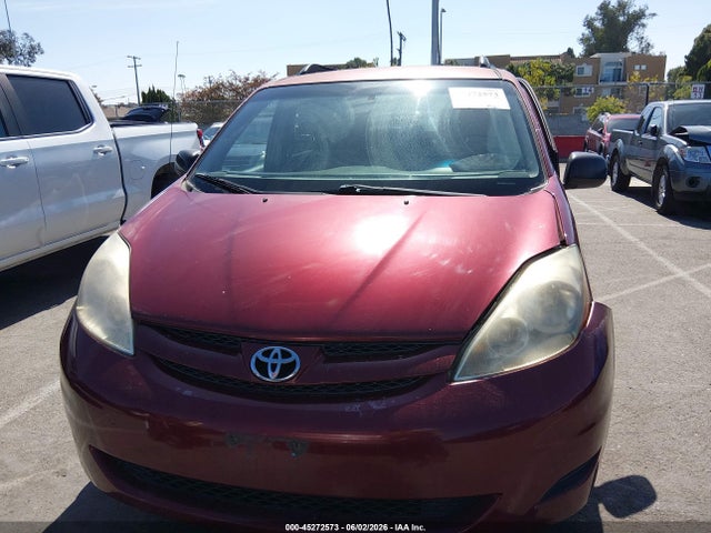 Toyota Sienna Le