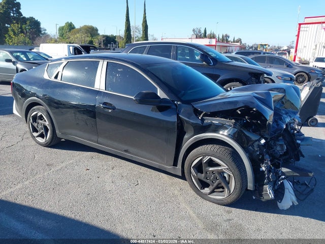 Salvage Kia K4 Image
