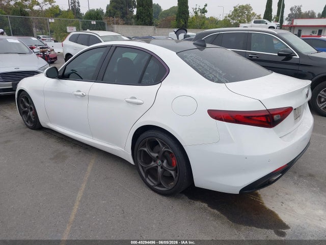 Alfa Romeo Giulia Ti Sport Rwd