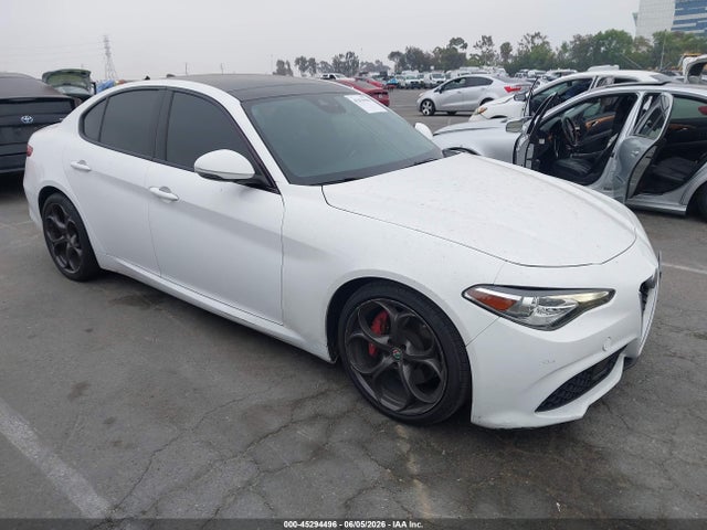 Salvage Alfa Romeo Giulia Image