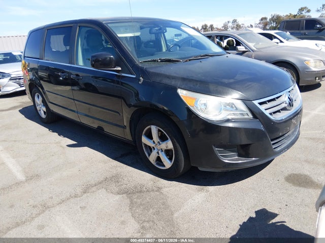 Salvage Volkswagen Routan Image