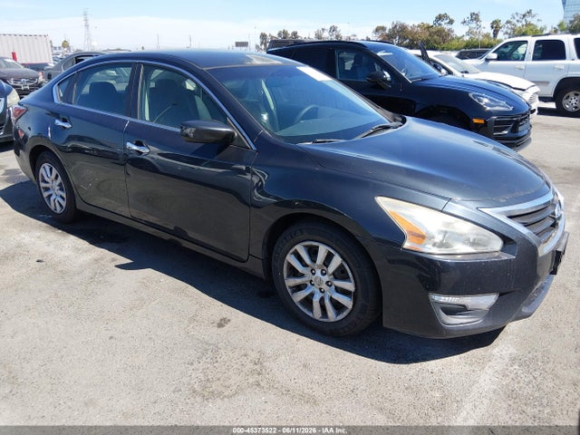 Salvage Nissan Altima Image