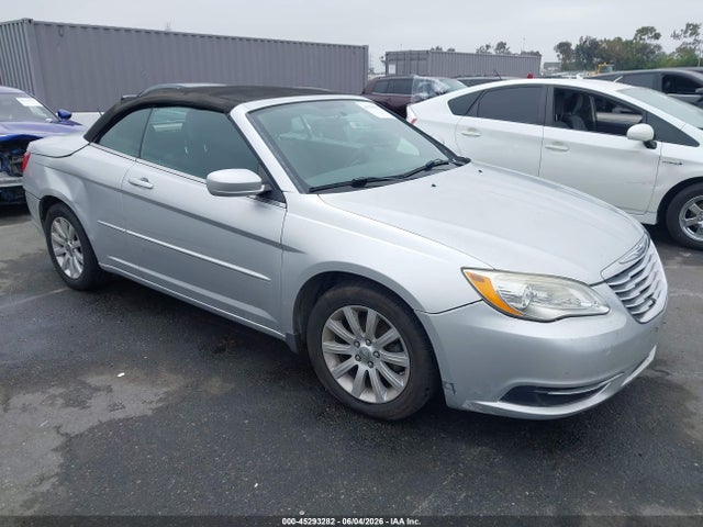 Salvage Chrysler 200 Image