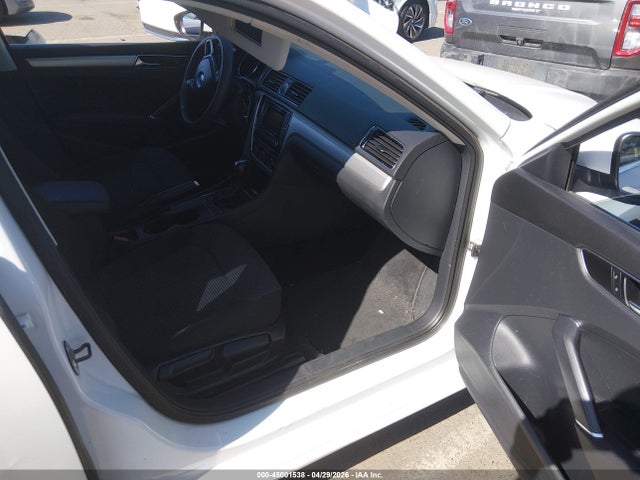 Volkswagen Passat 1.8t S