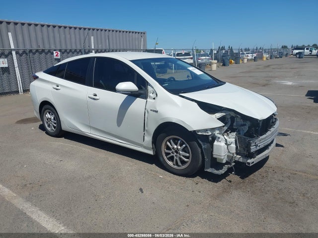 Salvage Toyota Prius Image