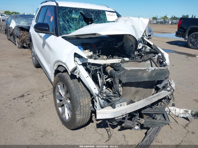 Salvage Ford Explorer Image